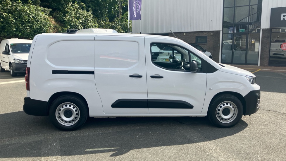 Peugeot Partner E-Long 750 100kW 50kWh Professional Premium + Van Auto - Image 9