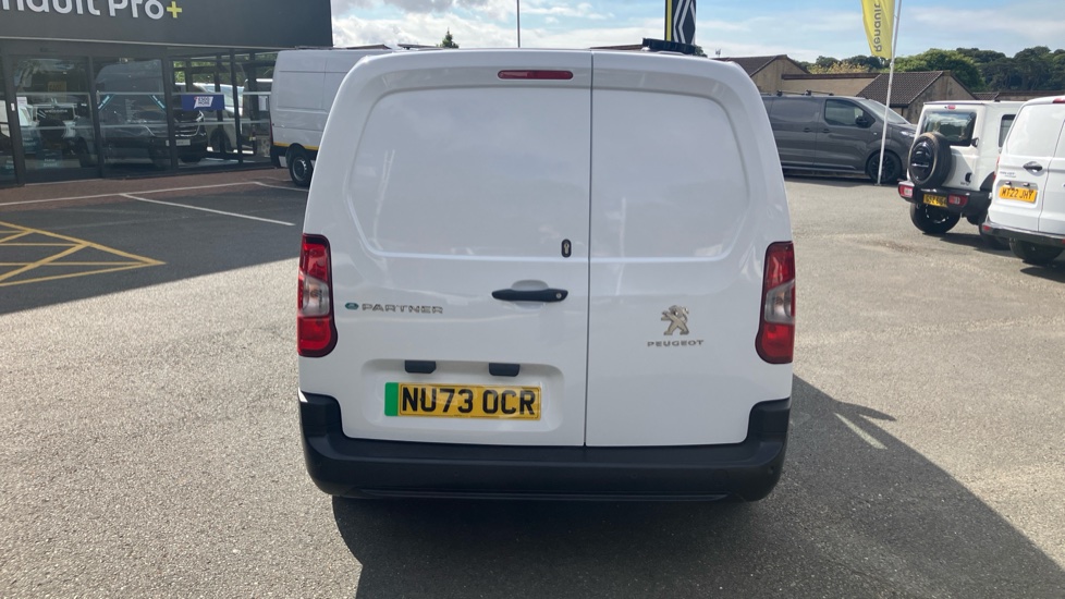 Peugeot Partner E-Long 750 100kW 50kWh Professional Premium + Van Auto - Image 11