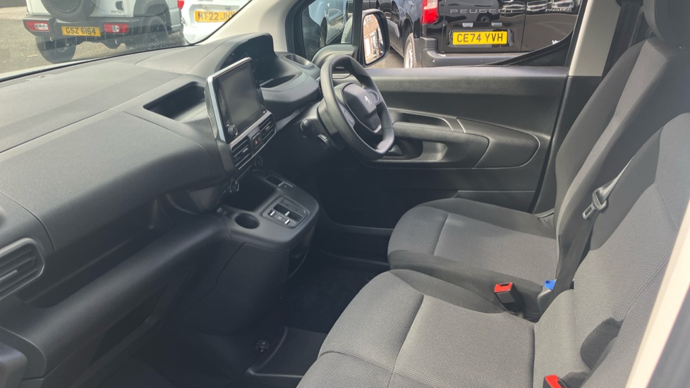Peugeot Partner E-Long 750 100kW 50kWh Professional Premium + Van Auto - Image 13