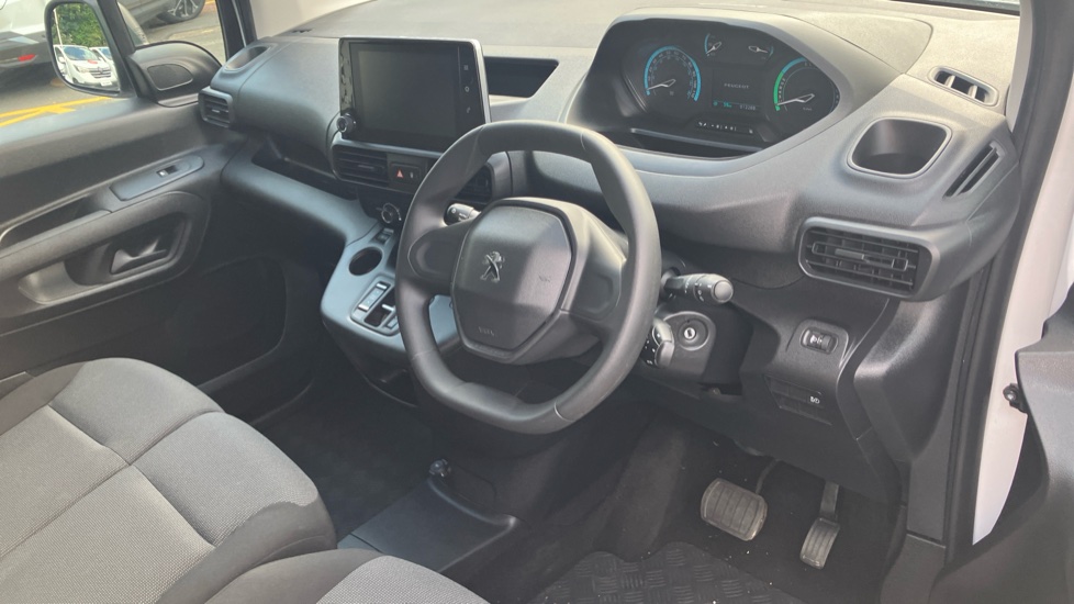 Peugeot Partner E-Long 750 100kW 50kWh Professional Premium + Van Auto - Image 16