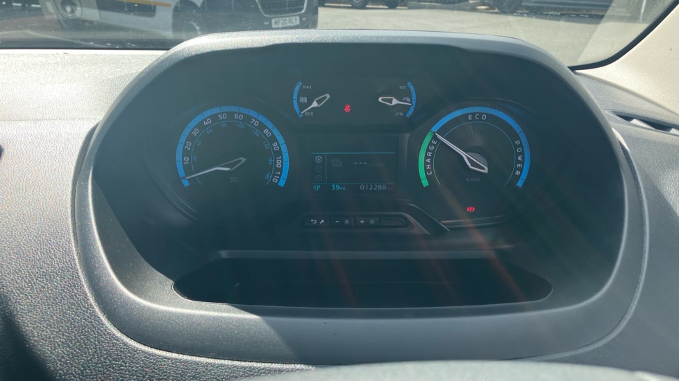 Peugeot Partner E-Long 750 100kW 50kWh Professional Premium + Van Auto - Image 19