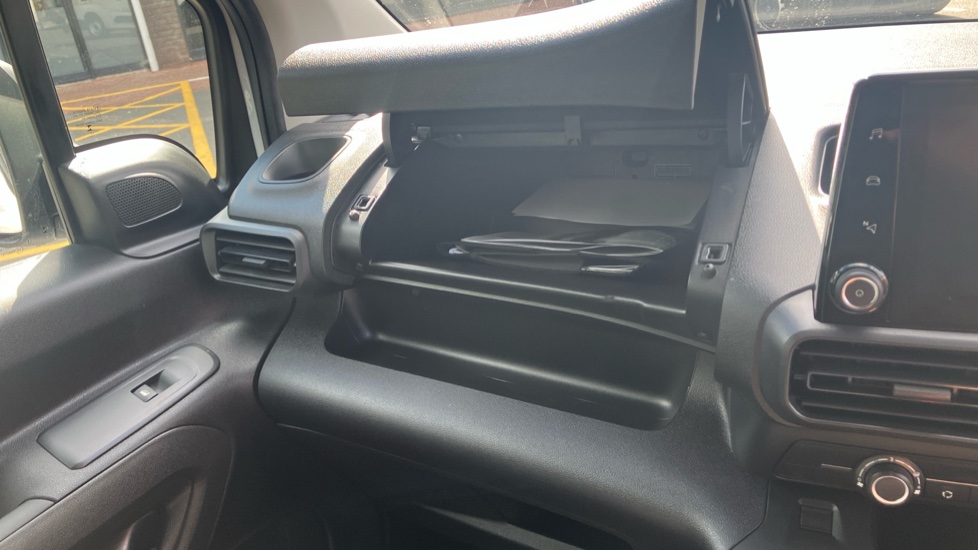 Peugeot Partner E-Long 750 100kW 50kWh Professional Premium + Van Auto - Image 22