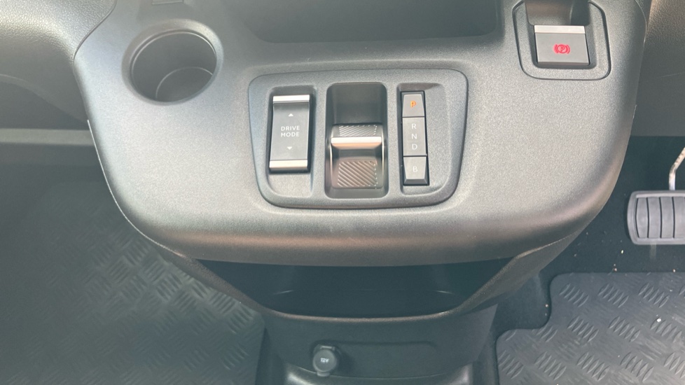 Peugeot Partner E-Long 750 100kW 50kWh Professional Premium + Van Auto - Image 23