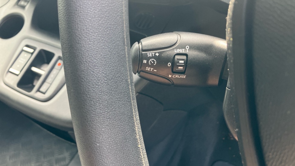 Peugeot Partner E-Long 750 100kW 50kWh Professional Premium + Van Auto - Image 27