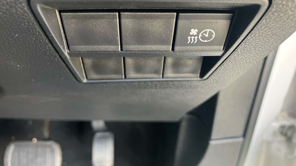 Peugeot Partner E-Long 750 100kW 50kWh Professional Premium + Van Auto - Image 28
