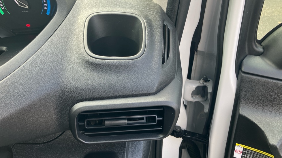Peugeot Partner E-Long 750 100kW 50kWh Professional Premium + Van Auto - Image 29