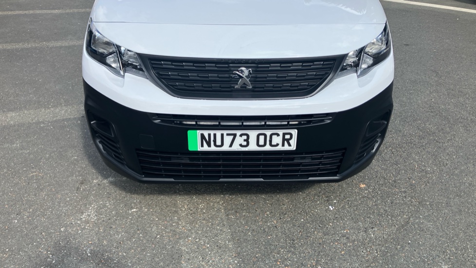 Peugeot Partner E-Long 750 100kW 50kWh Professional Premium + Van Auto - Image 39
