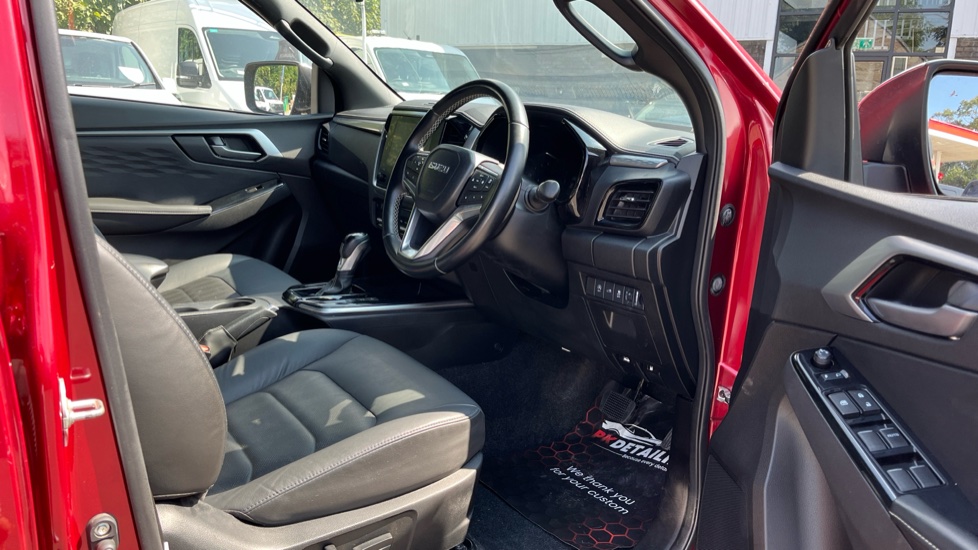 Isuzu D-Max Diesel 1.9 DL40 Double Cab 4x4 Auto - Image 6