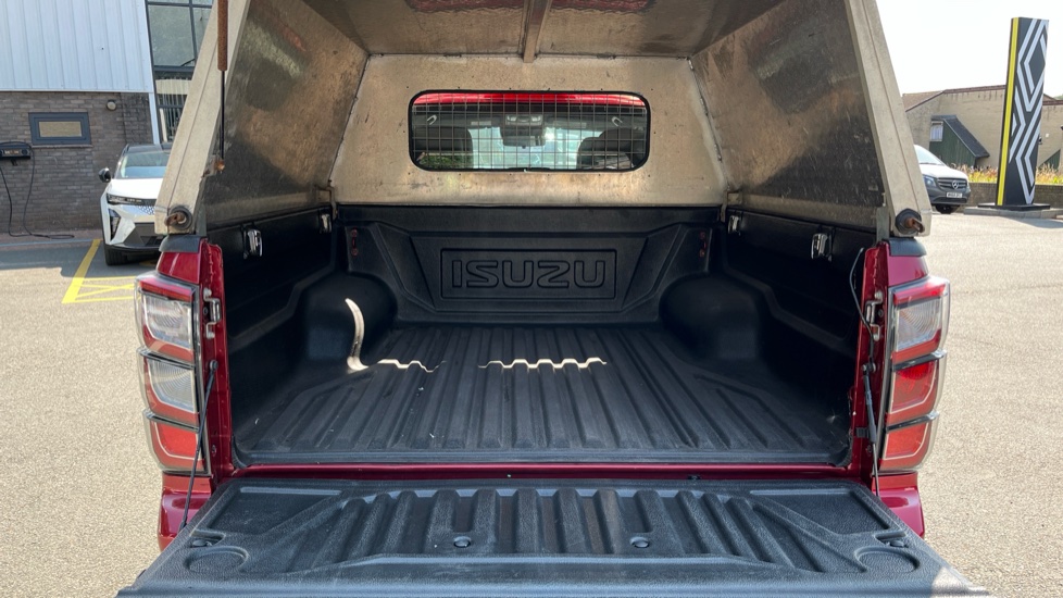 Isuzu D-Max Diesel 1.9 DL40 Double Cab 4x4 Auto - Image 12