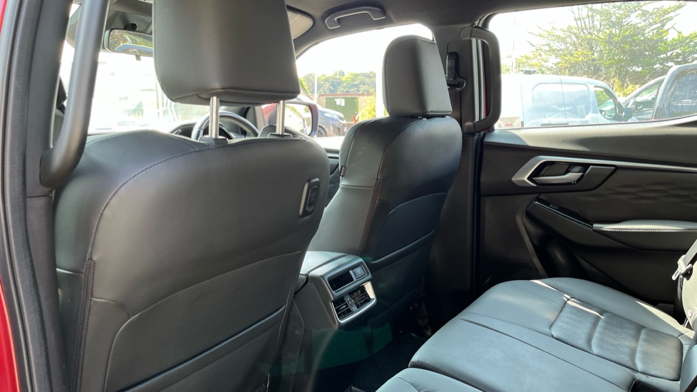 Isuzu D-Max Diesel 1.9 DL40 Double Cab 4x4 Auto - Image 18