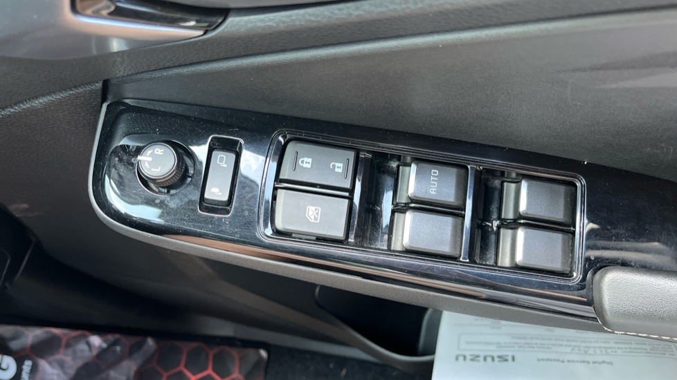 Isuzu D-Max Diesel 1.9 DL40 Double Cab 4x4 Auto - Image 41