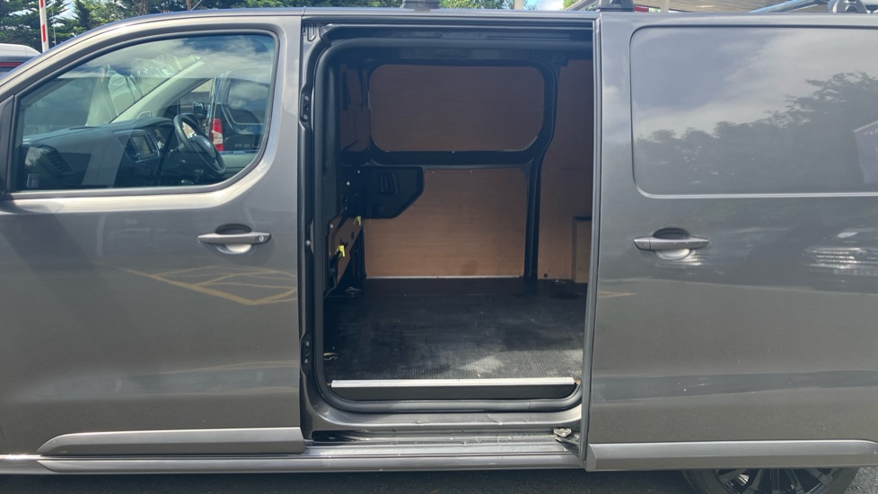 Vauxhall Vivaro L1 Diesel 2700 1.5d 120PS Sportive H1 Van - Image 5