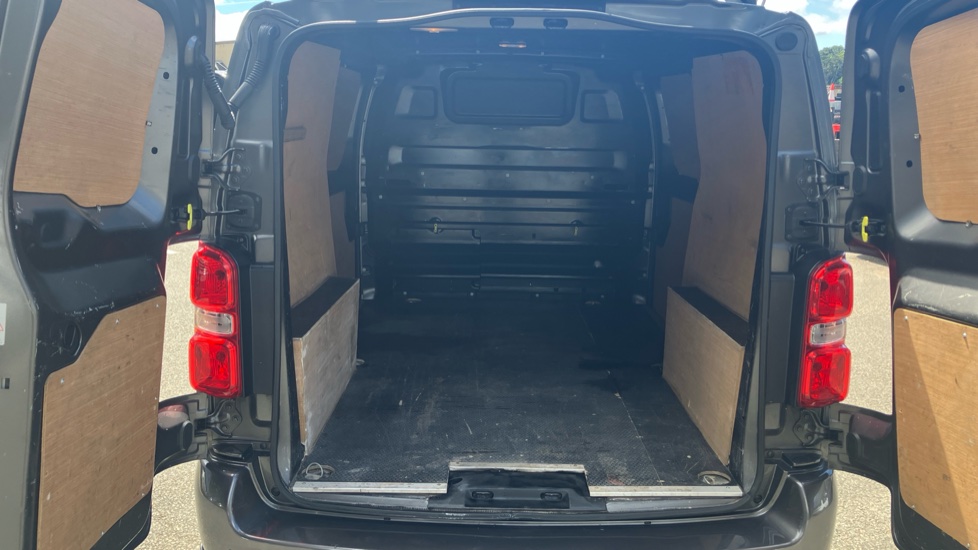 Vauxhall Vivaro L1 Diesel 2700 1.5d 120PS Sportive H1 Van - Image 12