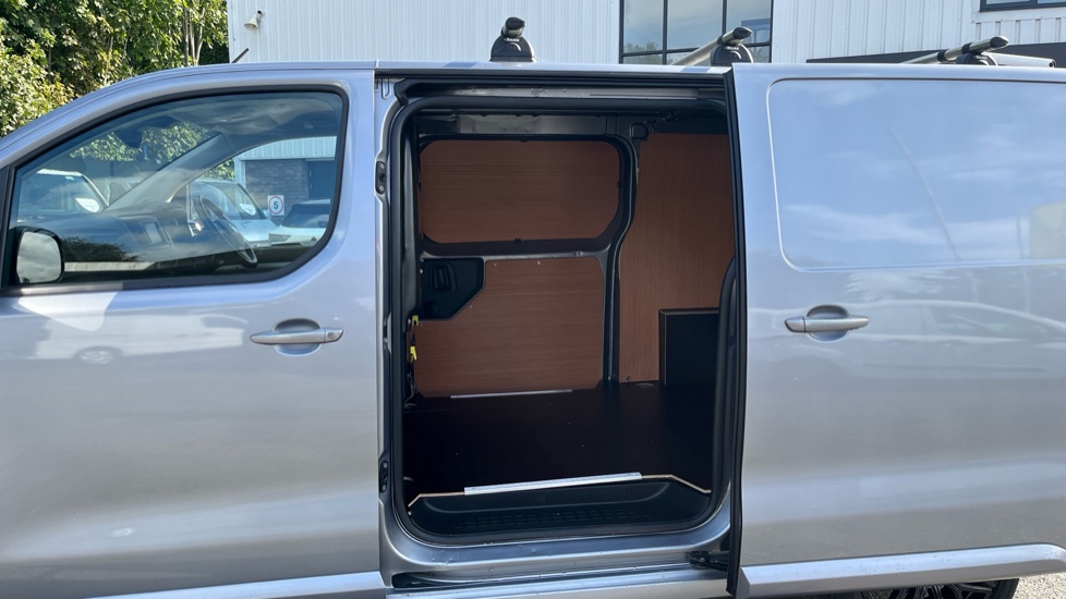Vauxhall Vivaro L1 Diesel 3100 2.0d 180PS GS H1 Van Auto - Image 5