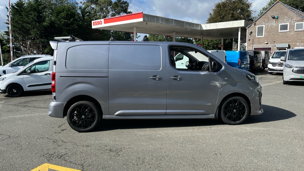 Vauxhall Vivaro L1 Diesel 3100 2.0d 180PS GS H1 Van Auto - Image 9