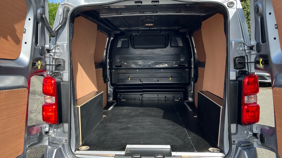 Vauxhall Vivaro L1 Diesel 3100 2.0d 180PS GS H1 Van Auto - Image 12