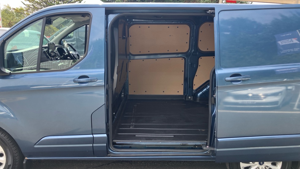 Ford Transit Custom 300 L1 Diesel Fwd 2.0 EcoBlue 130ps Low Roof Limited Van - Image 5