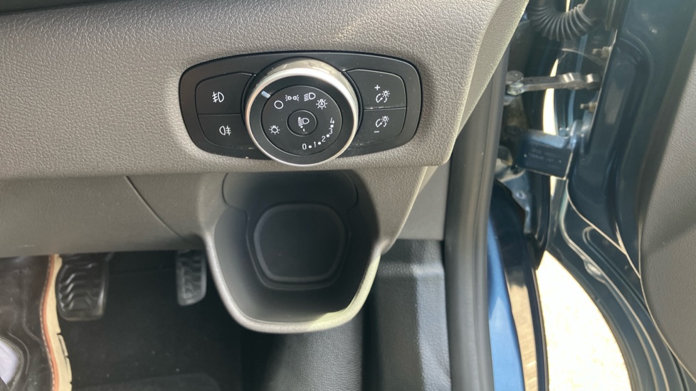 Ford Transit Custom 300 L1 Diesel Fwd 2.0 EcoBlue 130ps Low Roof Limited Van - Image 21