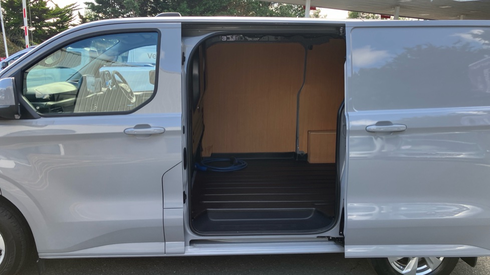 Ford Transit Custom E-320 L1 Rwd 100kW 65kWh H1 Van Limited Auto - Image 5