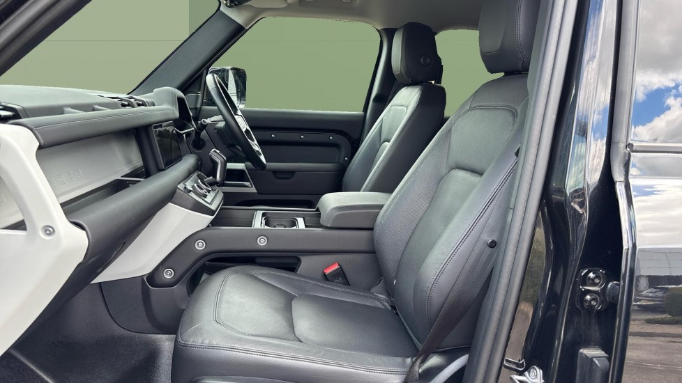 Land Rover Defender 3.0 D250 XS Edition 110 5dr Auto Diesel Estate - Image 3