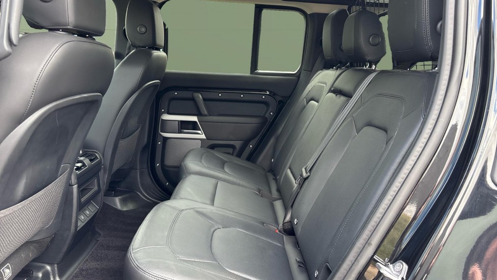 Land Rover Defender 3.0 D250 XS Edition 110 5dr Auto Diesel Estate - Image 4