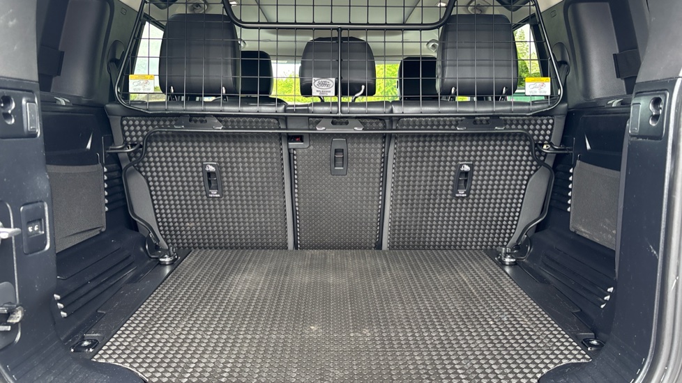 Land Rover Defender 3.0 D250 XS Edition 110 5dr Auto Diesel Estate - Image 10