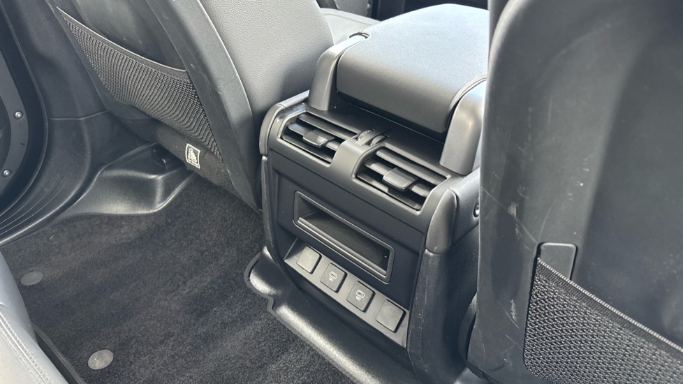Land Rover Defender 3.0 D250 XS Edition 110 5dr Auto Diesel Estate - Image 18
