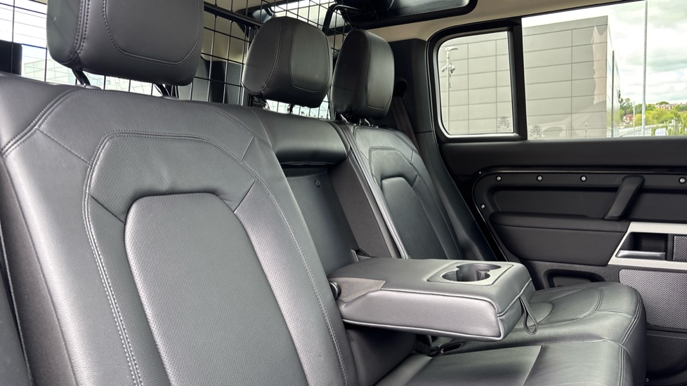 Land Rover Defender 3.0 D250 XS Edition 110 5dr Auto Diesel Estate - Image 34