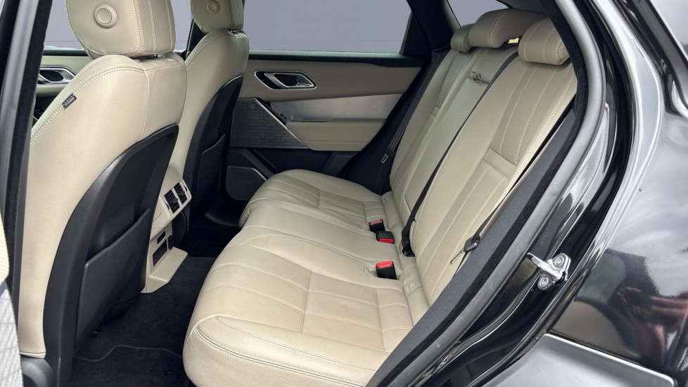 Land Rover Range Rover Velar 2.0 D200 Edition 5dr Auto Diesel Estate - Image 4