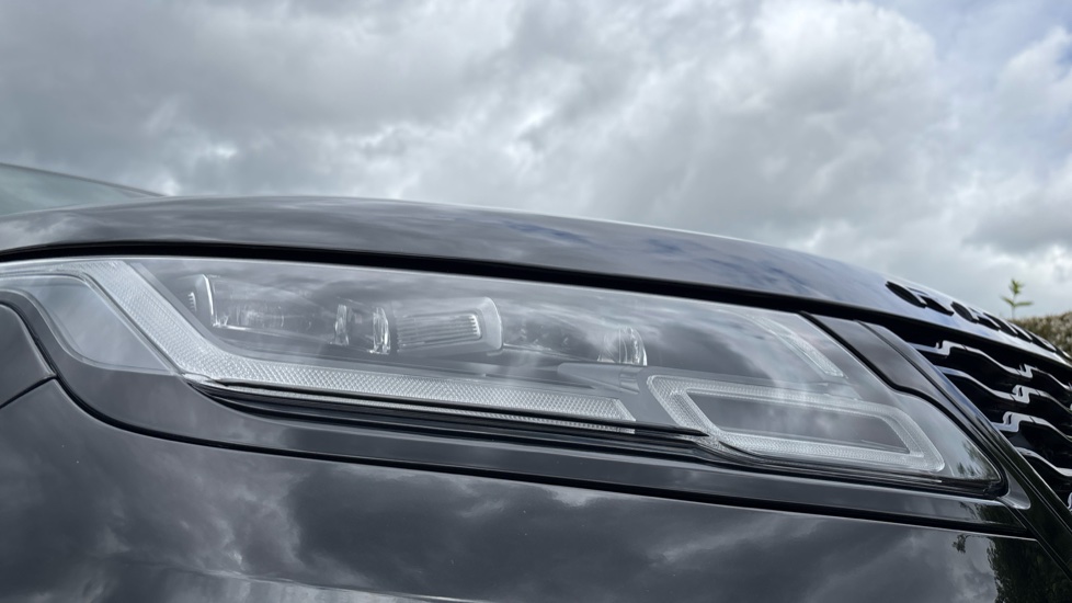 Land Rover Range Rover Velar 2.0 D200 Edition 5dr Auto Diesel Estate - Image 17