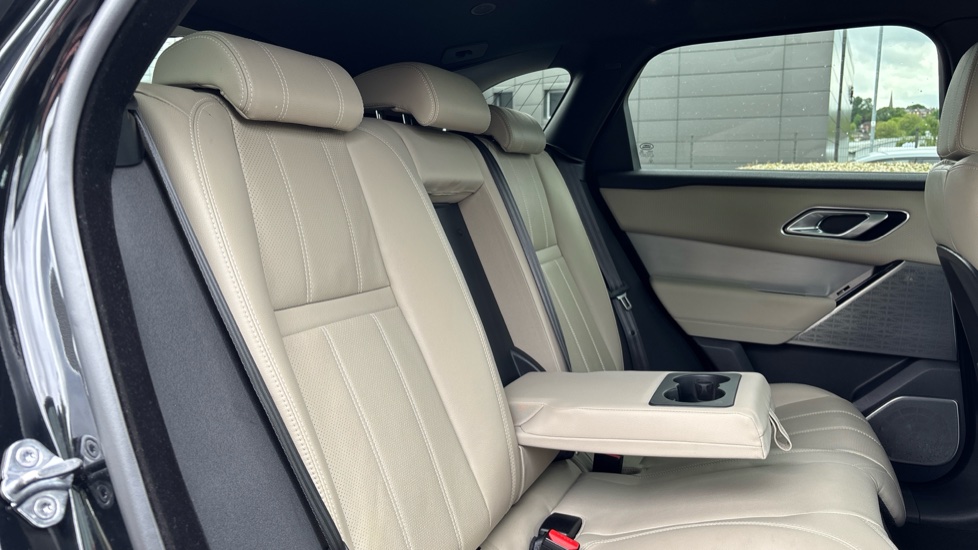 Land Rover Range Rover Velar 2.0 D200 Edition 5dr Auto Diesel Estate - Image 37