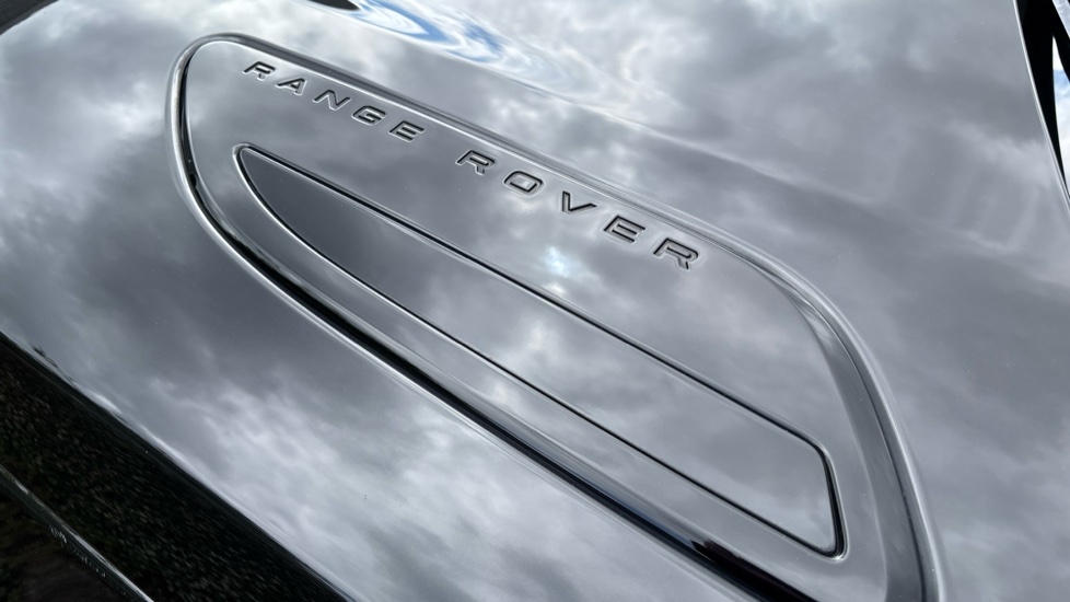 Land Rover Range Rover Velar 2.0 D200 Edition 5dr Auto Diesel Estate - Image 42