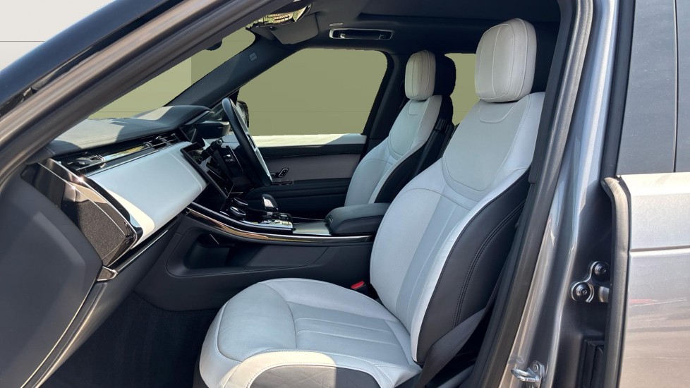 Land Rover Range Rover Sport 3.0 D300 Dynamic SE 5dr Auto Diesel Estate - Image 3