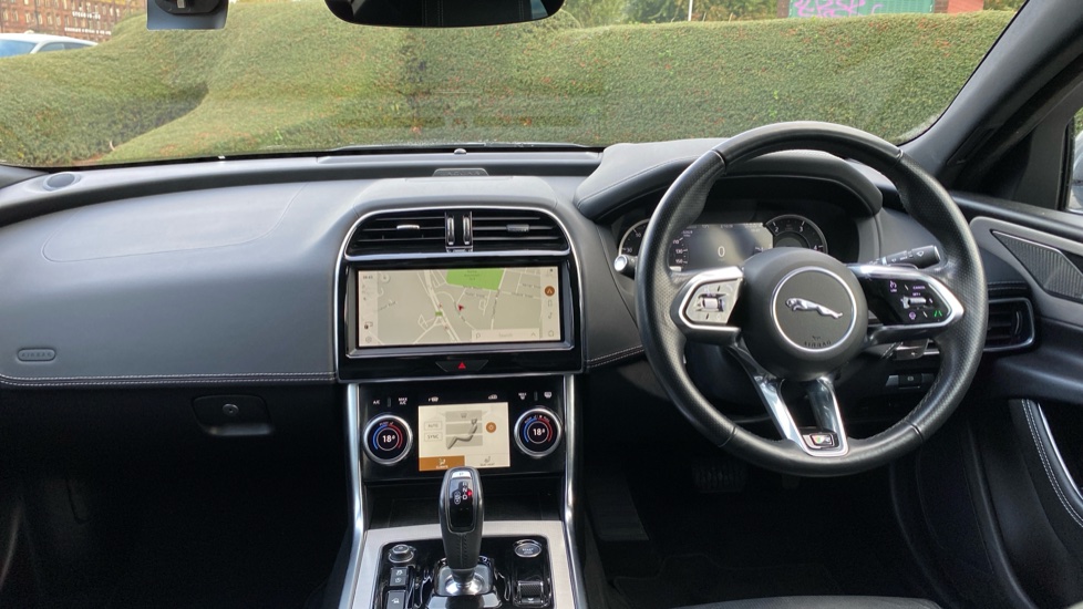 Jaguar XE 2.0 D200 R-Dynamic SE 4dr Auto Diesel Saloon - Image 9
