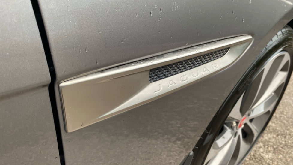 Jaguar XE 2.0 D200 R-Dynamic SE 4dr Auto Diesel Saloon - Image 20