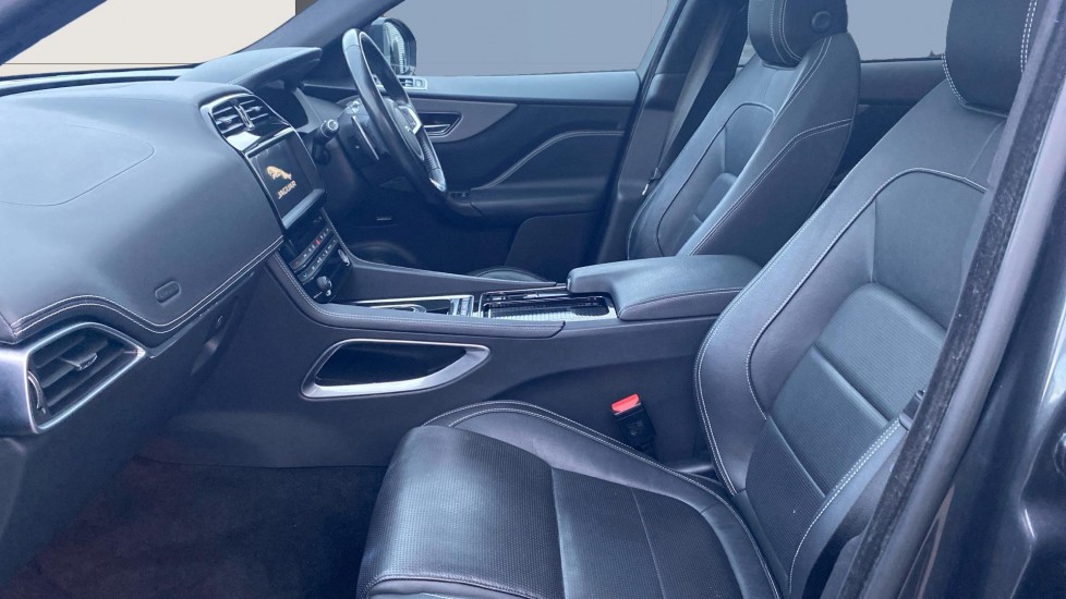 Jaguar F-Pace 3.0d V6 S 5dr Auto AWD Diesel Estate - Image 3