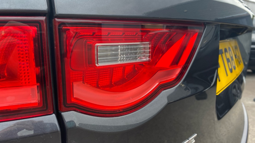 Jaguar F-Pace 3.0d V6 S 5dr Auto AWD Diesel Estate - Image 19
