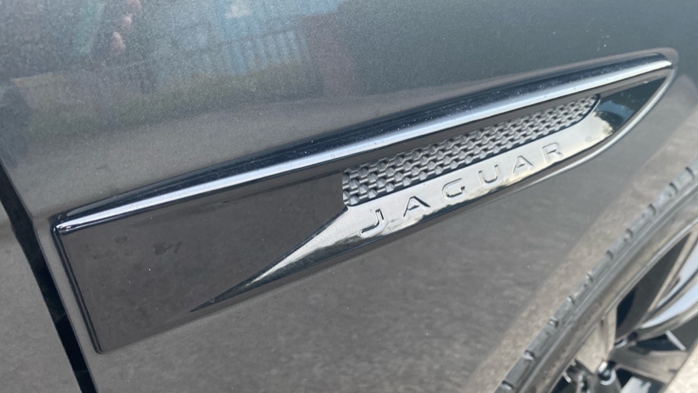 Jaguar F-Pace 3.0d V6 S 5dr Auto AWD Diesel Estate - Image 20