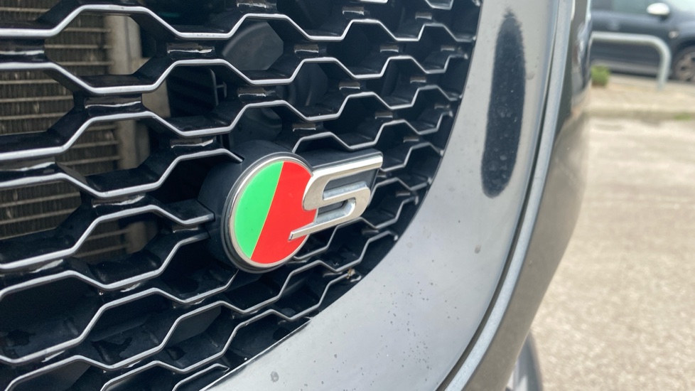 Jaguar F-Pace 3.0d V6 S 5dr Auto AWD Diesel Estate - Image 29