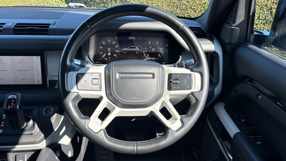 Land Rover Defender 2.0 D240 SE 110 5dr Auto [7 Seat] Diesel Estate - Image 15