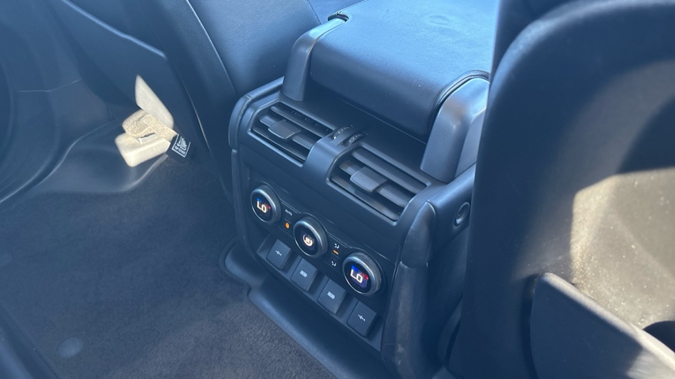 Land Rover Defender 2.0 D240 SE 110 5dr Auto [7 Seat] Diesel Estate - Image 18