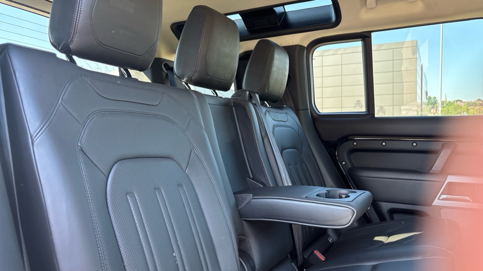 Land Rover Defender 2.0 D240 SE 110 5dr Auto [7 Seat] Diesel Estate - Image 29