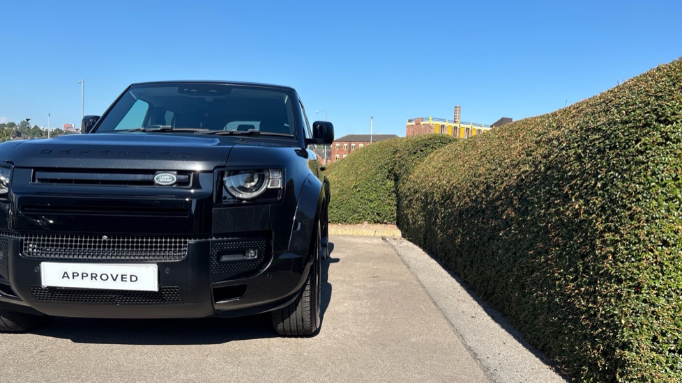 Land Rover Defender 2.0 D240 SE 110 5dr Auto [7 Seat] Diesel Estate - Image 35