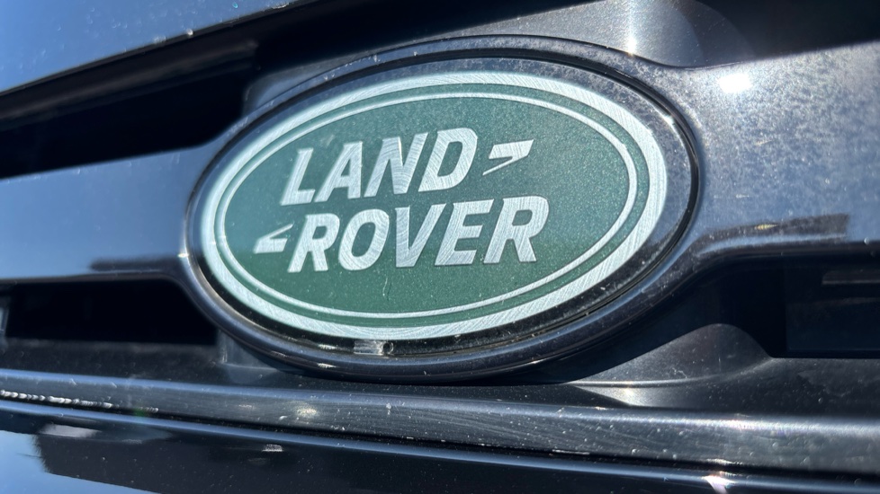 Land Rover Defender 2.0 D240 SE 110 5dr Auto [7 Seat] Diesel Estate - Image 38