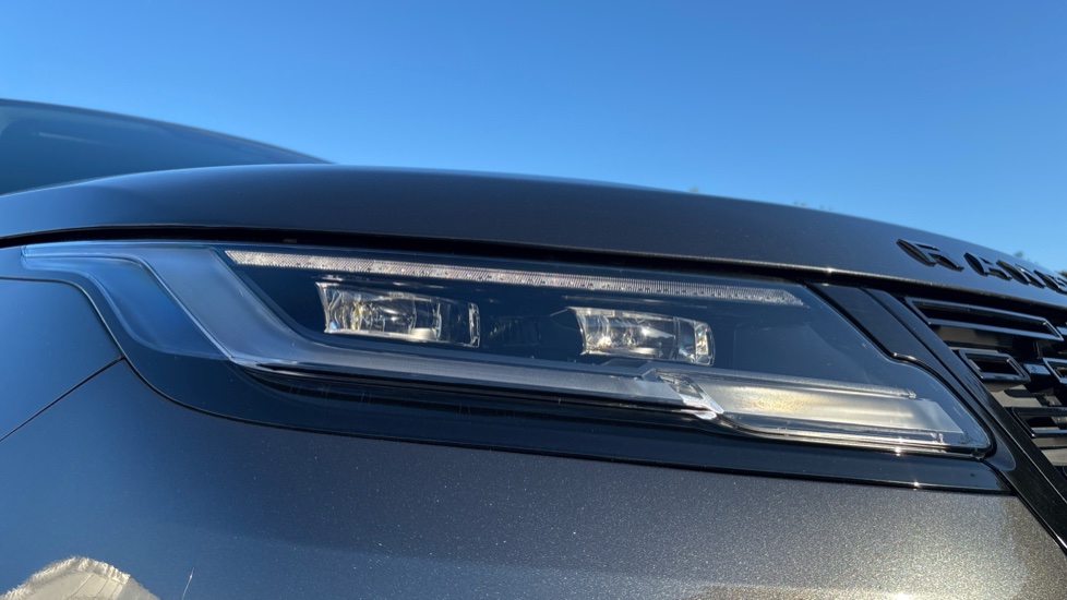 Land Rover Range Rover Velar 2.0 D200 MHEV Dynamic SE 5dr Auto Diesel Estate - Image 17