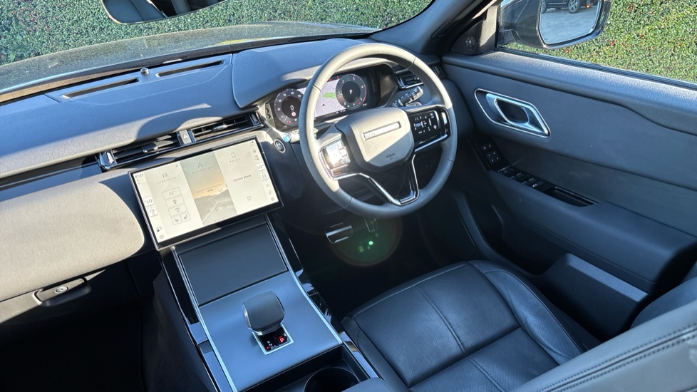 Land Rover Range Rover Velar 2.0 D200 MHEV Dynamic SE 5dr Auto Diesel Estate - Image 24
