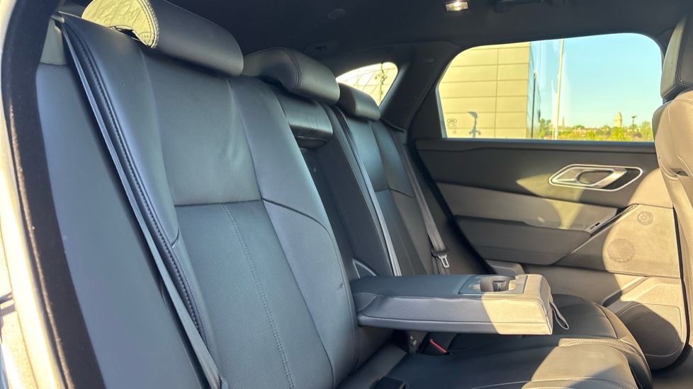 Land Rover Range Rover Velar 2.0 D200 MHEV Dynamic SE 5dr Auto Diesel Estate - Image 25