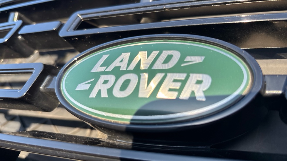 Land Rover Range Rover Velar 2.0 D200 MHEV Dynamic SE 5dr Auto Diesel Estate - Image 28