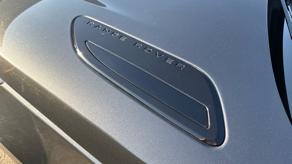 Land Rover Range Rover Velar 2.0 D200 MHEV Dynamic SE 5dr Auto Diesel Estate - Image 29