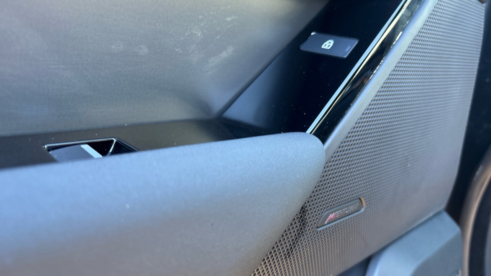 Land Rover Range Rover Velar 2.0 D200 MHEV Dynamic SE 5dr Auto Diesel Estate - Image 31